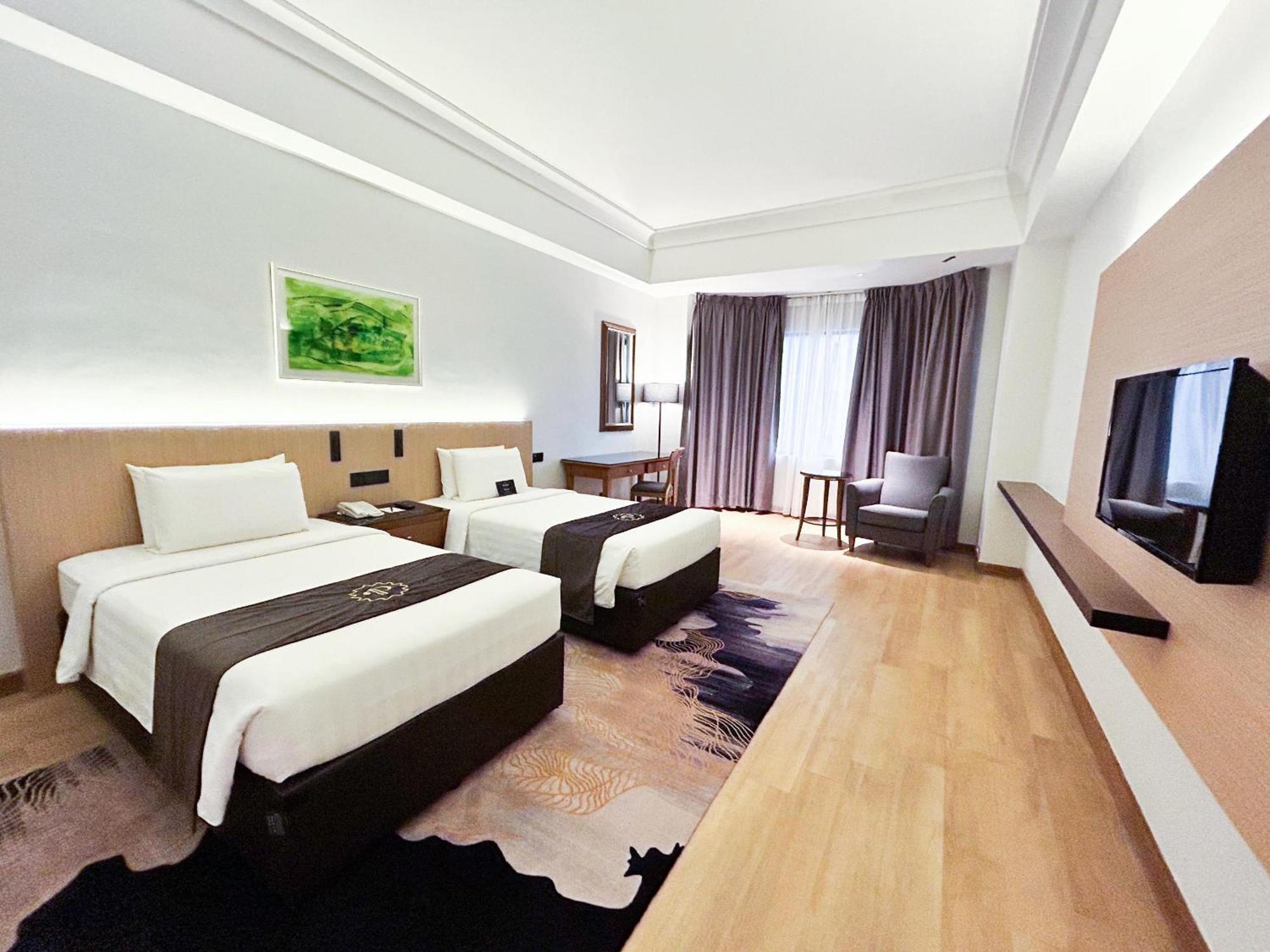 The Pearl 4*