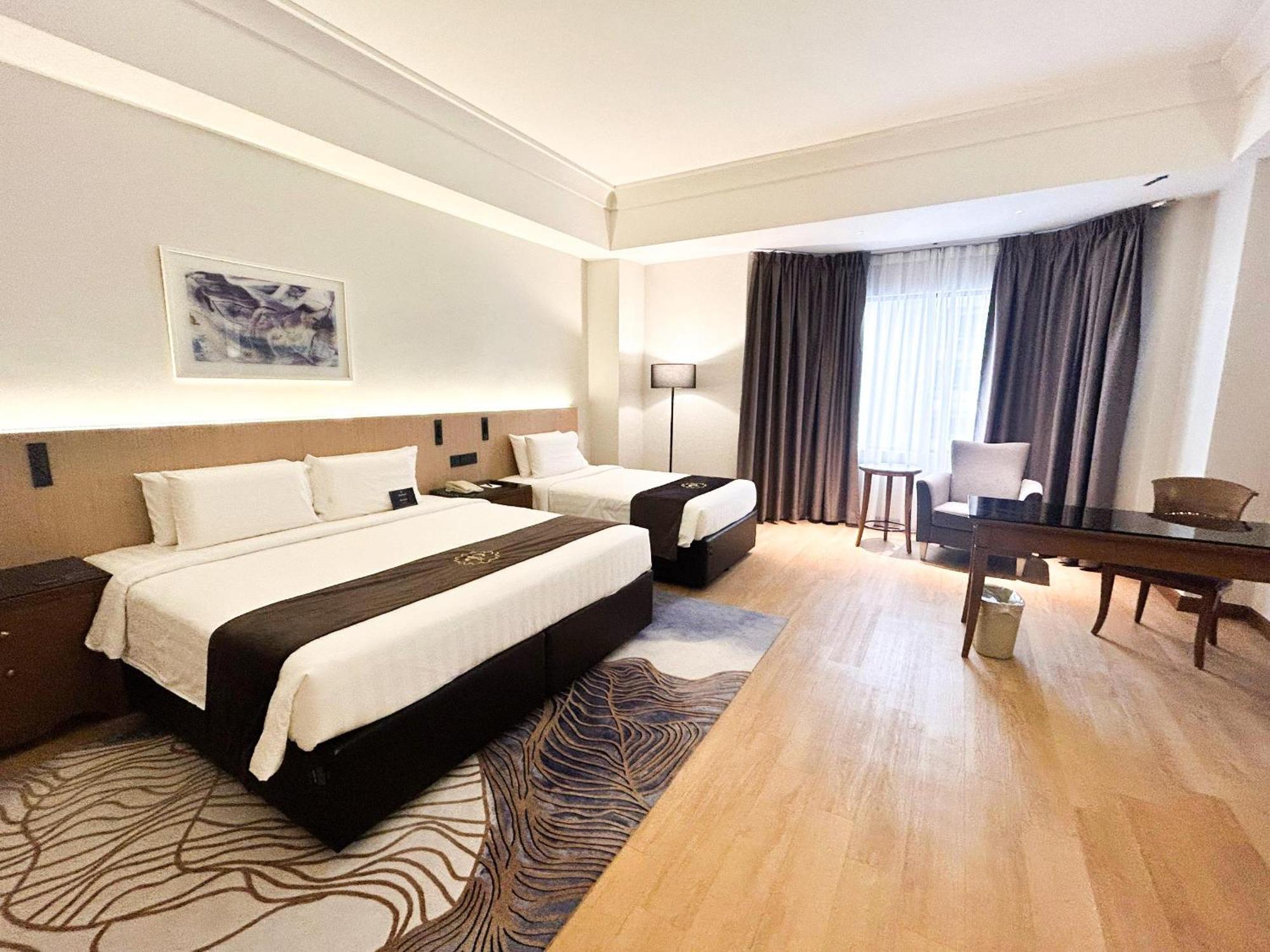 Hotel The Pearl 4*
