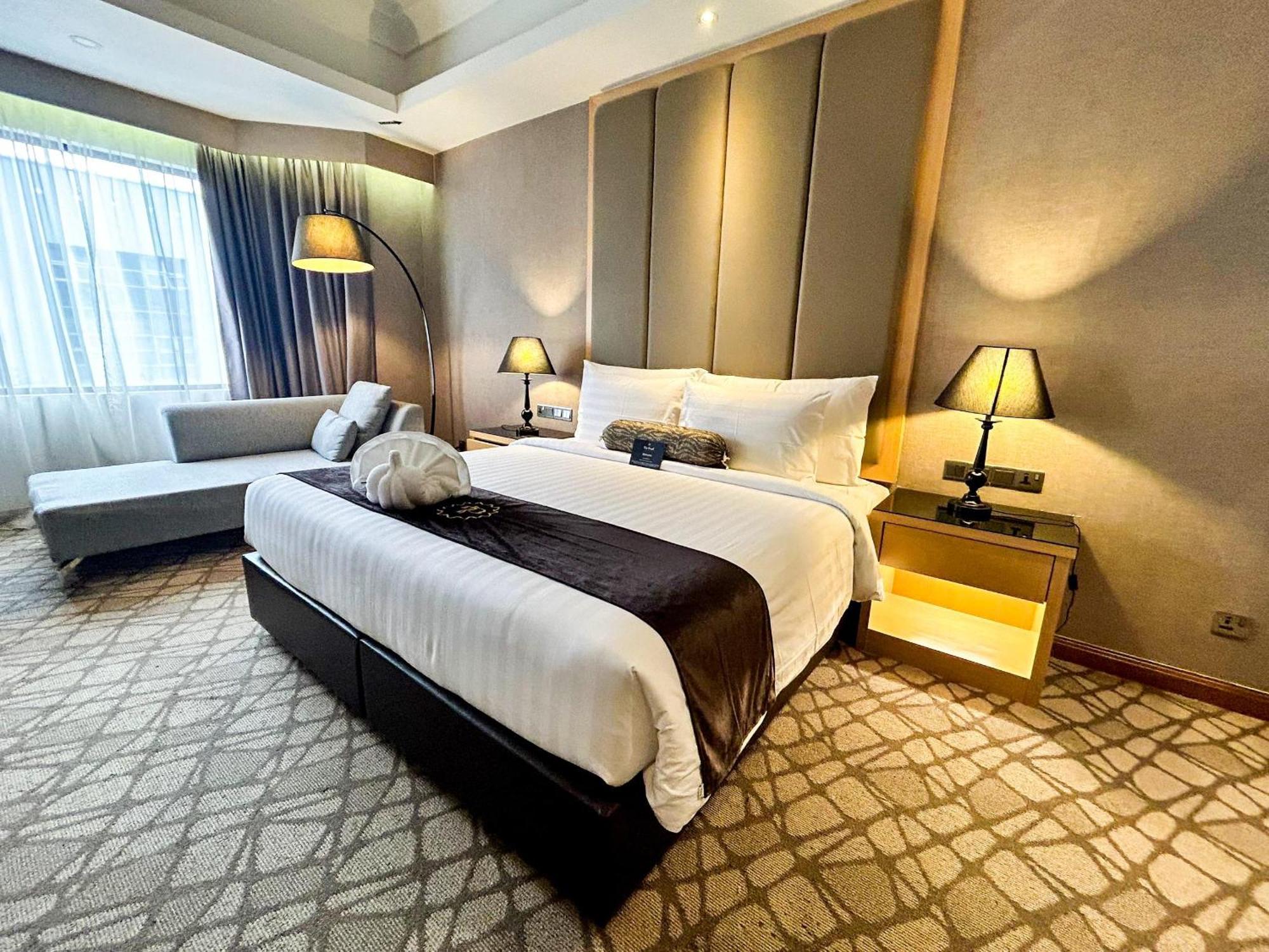The Pearl 4*